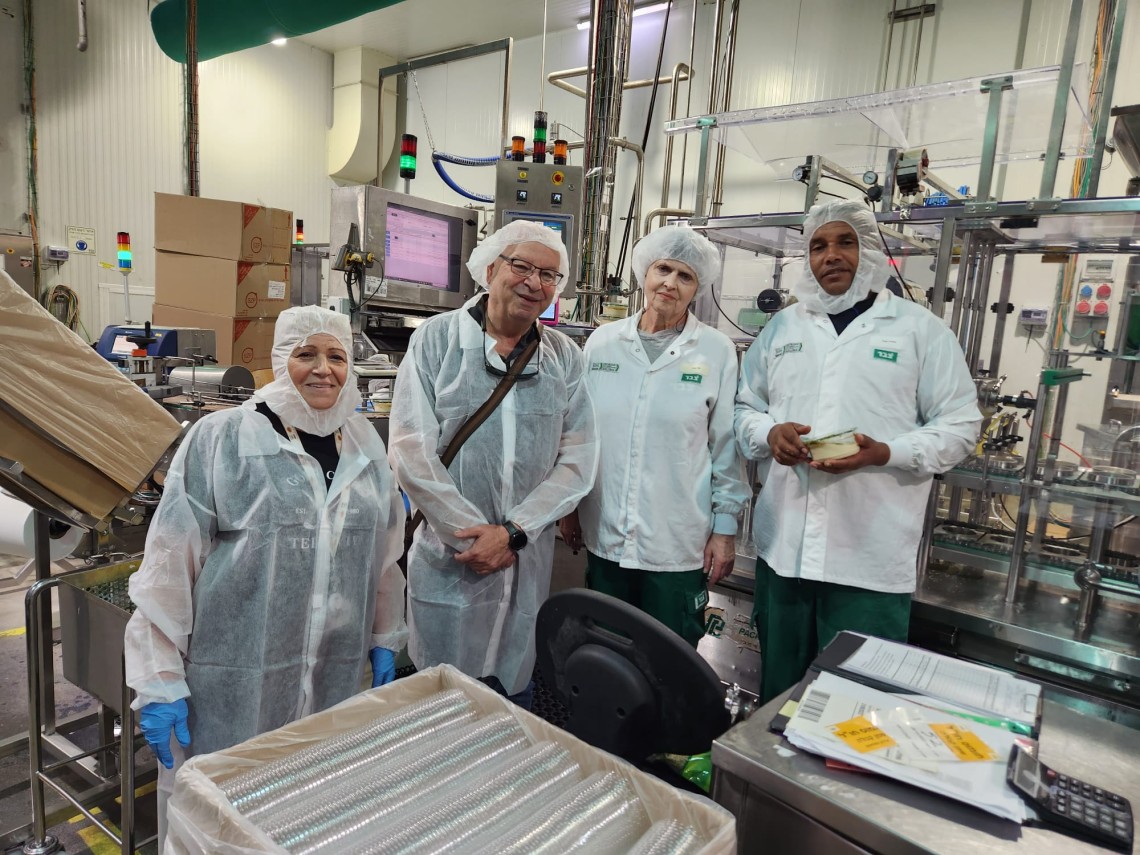 צוות איגוד עובדי המזון והפרמצבטיקה במפעל