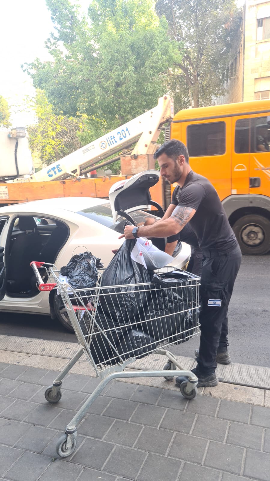 במרחב ירושלים מסייעים עם הכביסה של משפחות מפונות 